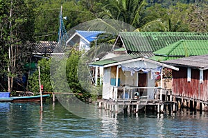 House or village of fishermen along the river
