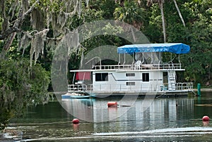 Houseboat on Silver Glen Springs