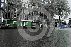 Houseboats in the nieuwe prinsengracht amsterdam