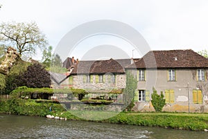 Houses at the river the Auvezere