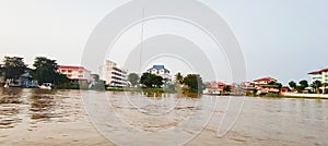 Houses, shophouses, residential floors  beside the river  Beautiful view and atmosphere