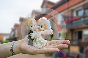 Housewarming and new dwelling of married couple statuette