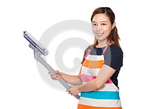 Housewife holding with vacuum remover