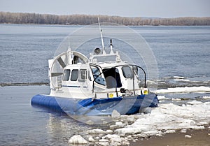 Hovercraft ship