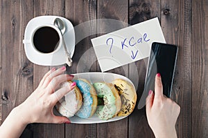 How much calories in sweet donuts, woman hold note with question