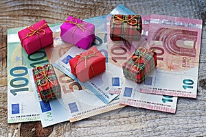 How much Euro is spent on Christmas presents?