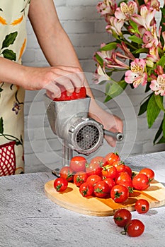 How to make cherry tomatoes using an old meat grinder, Russia