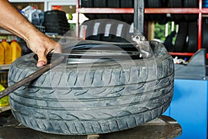 How to remove the tire from the car Alloy Wheels.