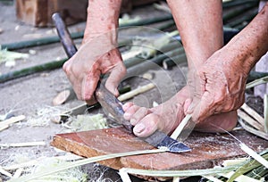 How to scrape the fiber from the bark by knife , prepared for weaving reed mat , handmade thai style