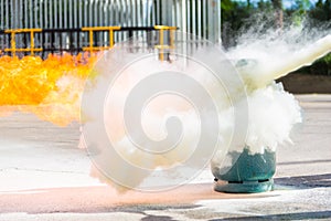 How to use a fire extinguisher with gas container.