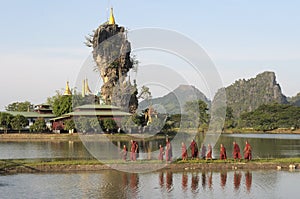 Hpa-An Monks