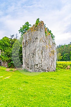 Unikátní vápenec skála formace v moravský kras český 