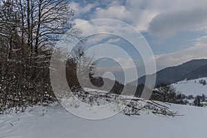 Obec Hrencišov u Lipan v zimních horách