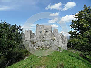 hrad Hrušov