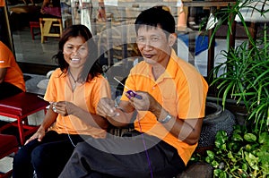 Hua Hin, Thailand: Thai Masseurs Knitting