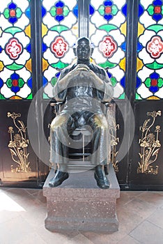 Huang fei hong statue