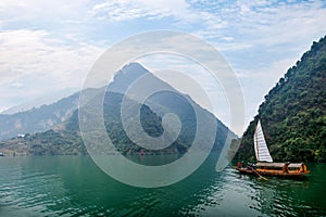 Hubei Badong Yangtze River Wu Gorge mouth chain Zixi sailing