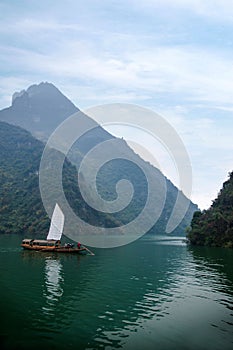 Hubei Badong Yangtze River Wu Gorge mouth chain Zixi sailing