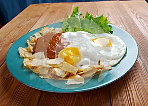 Huevos con chilaquiles