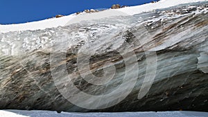 A huge ice wave froze in the mountains