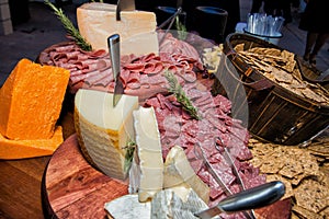 Un gran a queso tienda de comestibles bufé 