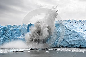 Huge stack of ice collapsing in Patagonia