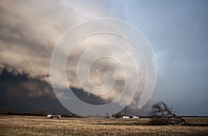 Huge storm and shelf cloud