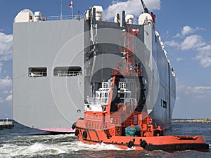 Huge Vessel