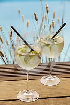 Hugo prosecco elderflower soda ice summer drink