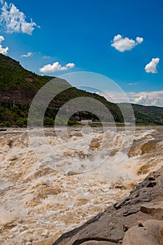 Hukou waterfall vertical composition