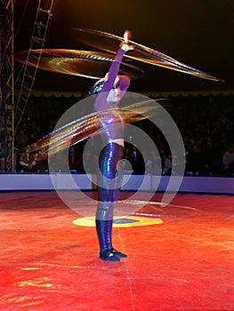 Hula-hoop dancer