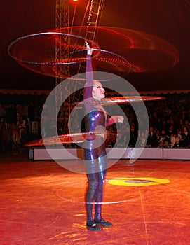 Hula-hoop dancer