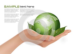 Člověk ruka držení zelený zeměkoule listy 