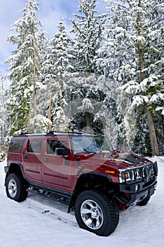 Hummer H2 in the snow