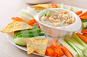 Hummus with vegetables