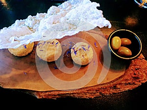 Humus with ricecrackers