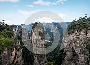 Hunan Zhangjiajie National Forest Park, the old house field `magic gathering` peaks