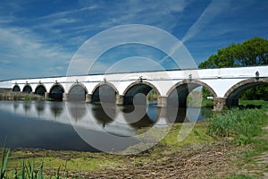 Maďarsko devět díra most 