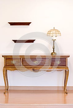 Hunt table with lamp