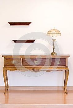 Hunt table with lamp