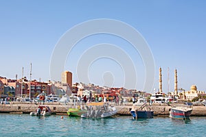 HURGHADA, EGYPT - September 22, 2021 : Mosque El Mina Masjid and the marina with the ships in Hurghada in sunny day