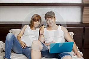 Husband and wife with a laptop