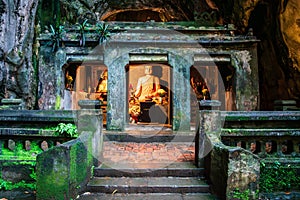 Huyen Khong Cave temple