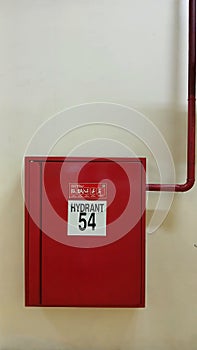 Hydrant box, a tool for extinguishing fires that is attached or attached to a wall inside a building.