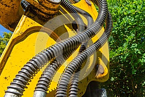 Hydraulic hoses of a wheel loader