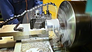 Hydraulic lathe at work