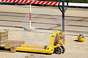 Hydraulic lift at the road constrcution