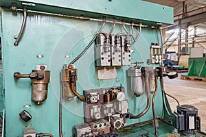 Hydraulic machine control and oil supply for lubrication