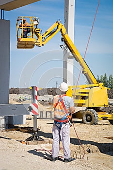Hydraulic mobile construction platform