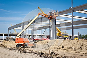 Hydraulic mobile construction platform